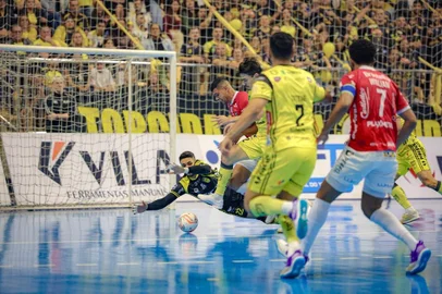 Lance do jogo entre Jaraguá e Atlântico pela Liga Nacional de Futsal Masculina em 2025.