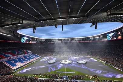 Fans follow the ceremony prior to the UEFA Champions League final football match between Paris Saint-Germain (PSG) and Inter Milan in Munich, southern Germany on May 31, 2025. (Photo by Kirill KUDRYAVTSEV / AFP)<!-- NICAID(16050618) -->