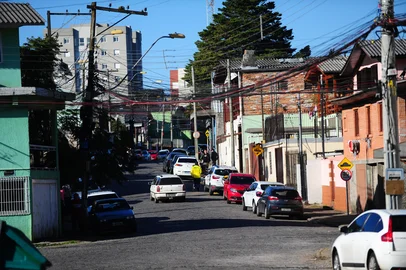 CAXIAS DO SUL, RS, BRASIL, 01/07/2022. Vistas gerais do bairro 1º de Maio. Na última semana, os ministros do Superior Tribunal de Justiça (STJ) rejeitaram, por unanimidade, o terceiro recurso do município em uma ação rescisória movida pela prefeitura para deixar a condição de ré no processo que envolve a área de 57 mil metros quadrados que a família Magnabosco doou, em 1966, para construção da Universidade de Caxias do Sul (UCS). (Porthus Junior/Agência RBS)<!-- NICAID(15137994) -->