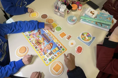 CAXIAS DO SUL. Um ano de atividades do Centro Multiprofissional de Apoio à Aprendizagem (Cemape), serviço vinculado à SMED que presta atendimentos a crianças com transtornos de aprendizagem.<!-- NICAID(16061561) -->